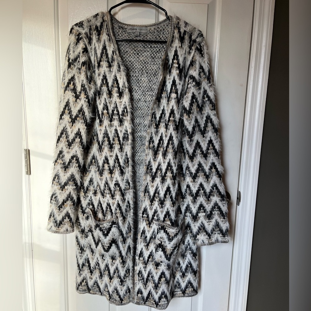 Duster jacket by Absolutely Famous Size L  colors of white, gray, black & beige